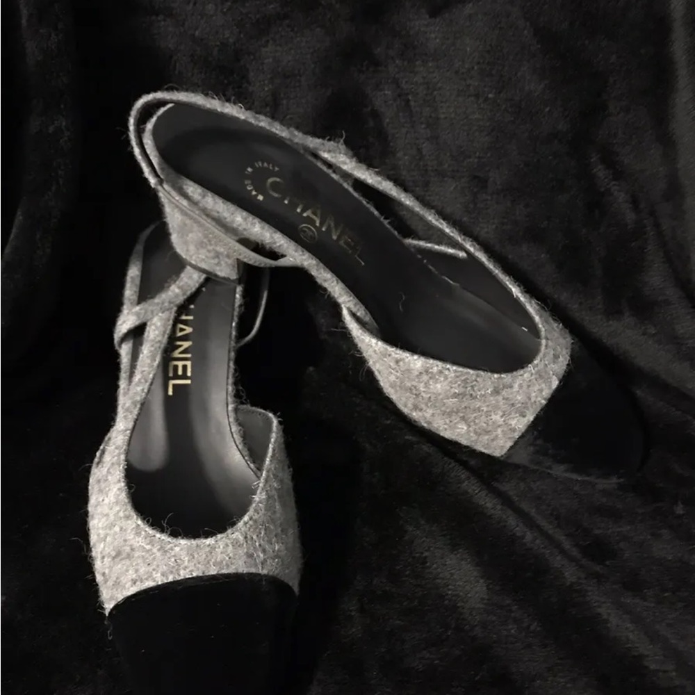 Brand new never worn Chanel shoe size 39.